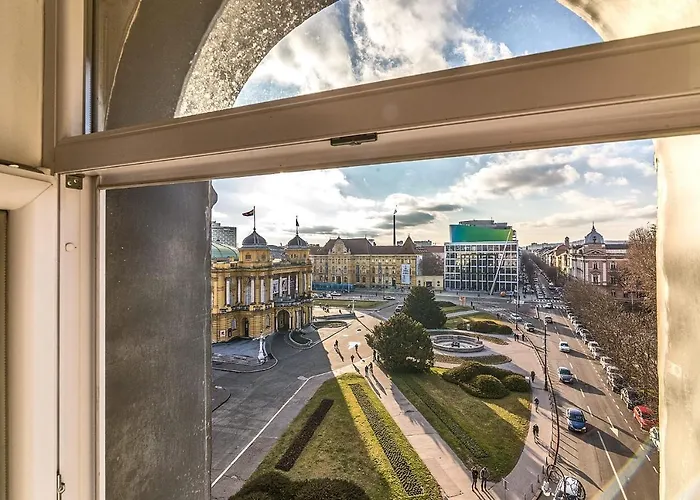 Modern City-Centre Penthouse With Spectacular Views / 135Sqm